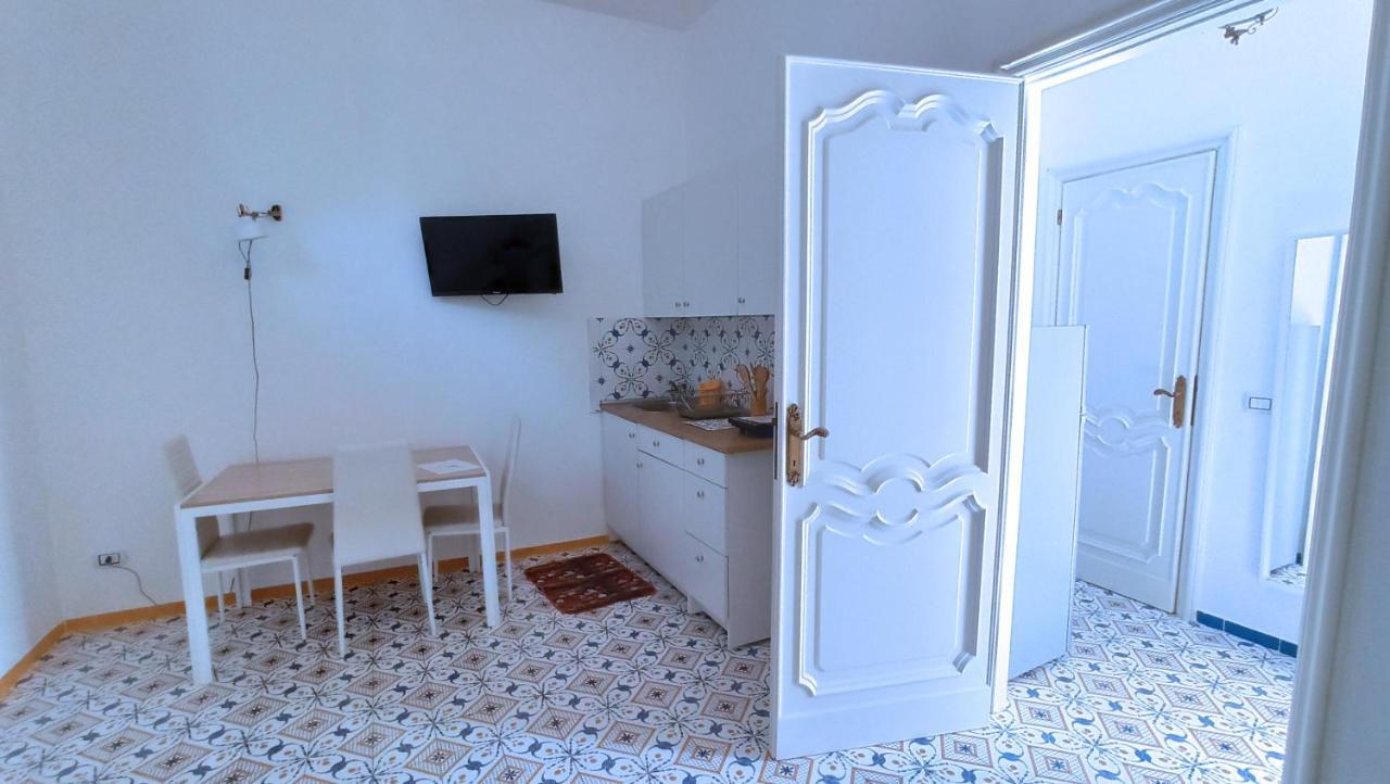 Villa Mary - Apartments Трани Екстериор снимка