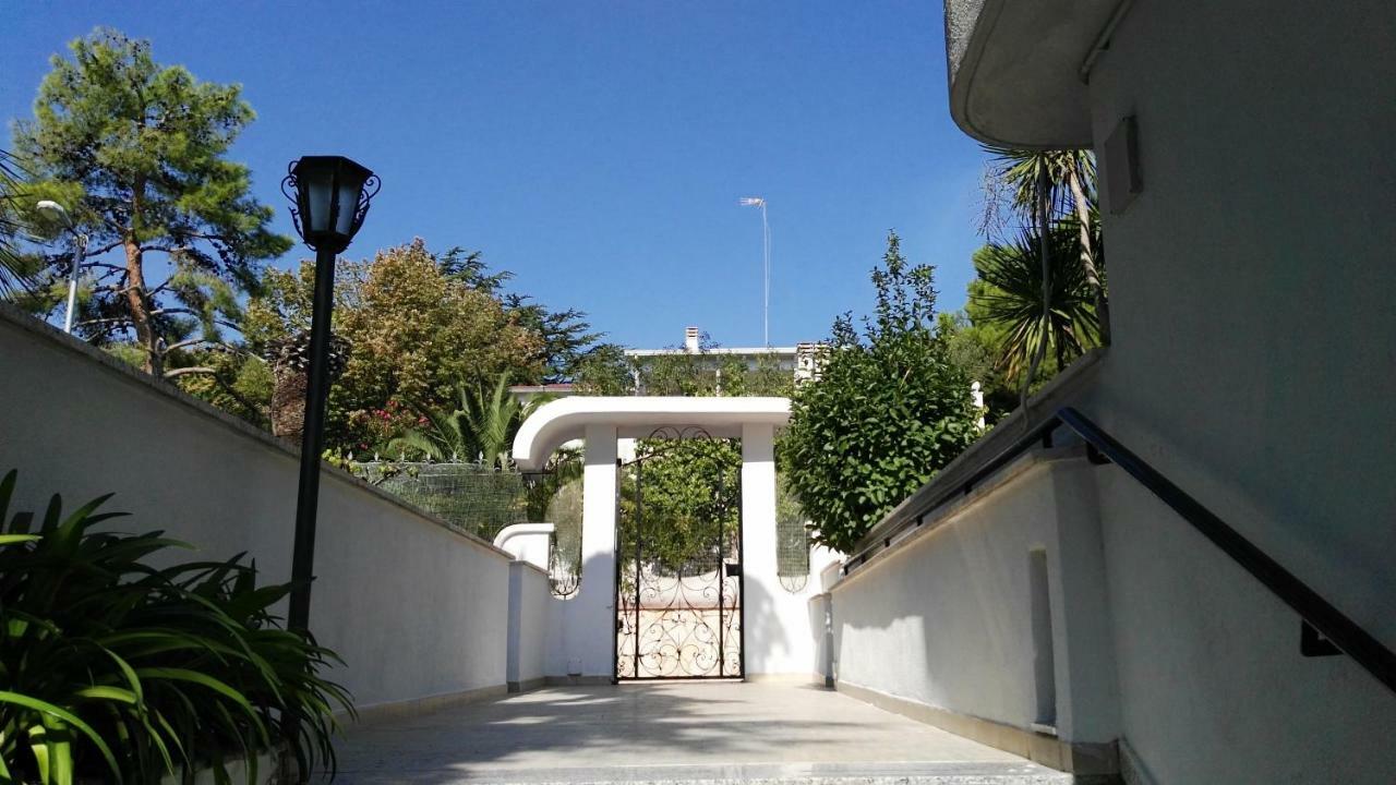 Villa Mary - Apartments Трани Екстериор снимка